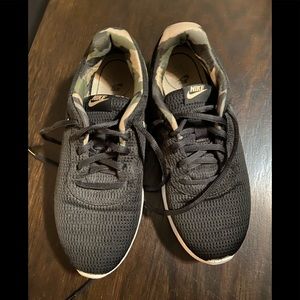 Youth nikes size 6